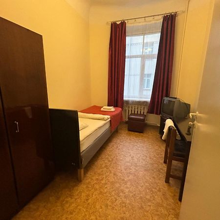 Hostel Viktorija With Private Rooms Рига Екстериор снимка