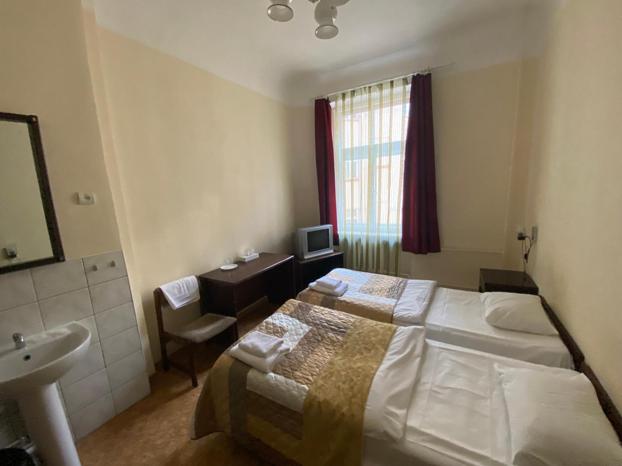 Hostel Viktorija With Private Rooms Рига Екстериор снимка