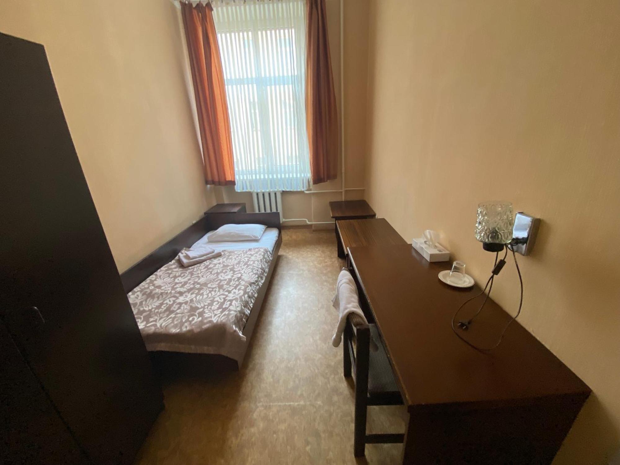 Hostel Viktorija With Private Rooms Рига Екстериор снимка