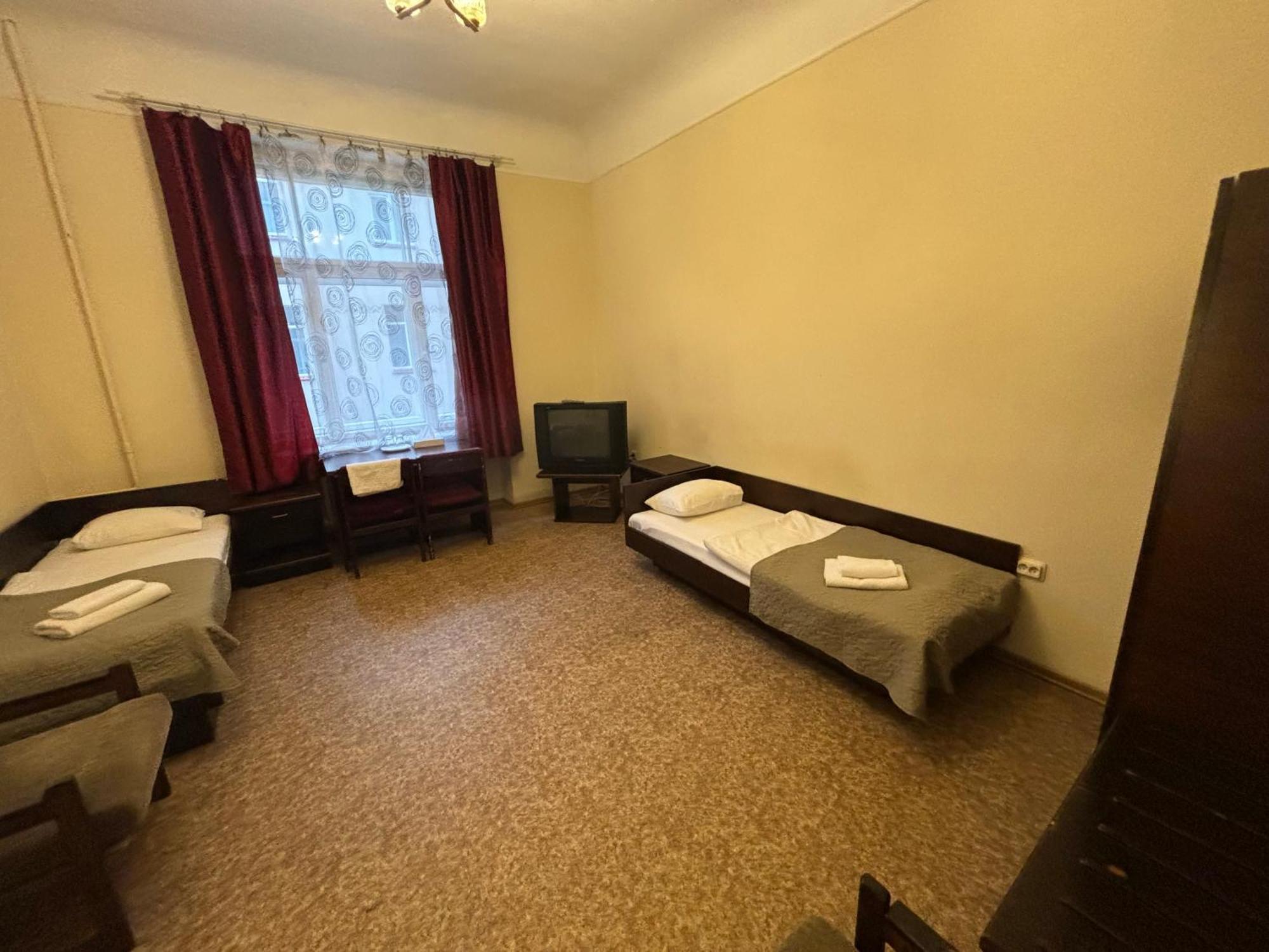 Hostel Viktorija With Private Rooms Рига Екстериор снимка